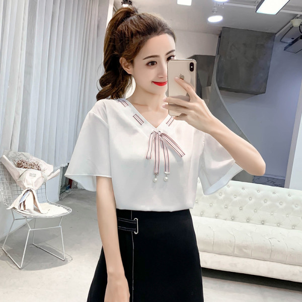 Lai naiste lühikeste varrukate ja paelaga pluus