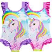 Un costum de baie complet pentru fete cu imprimeu color al unui unicorn