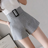 Къси дамски панталони с висока талия и голяма катарама