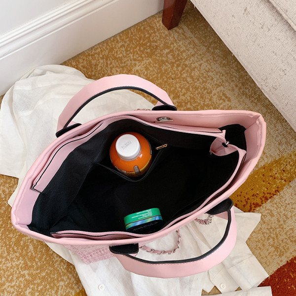 Geanta de dama moderna model lat cu maner scurt