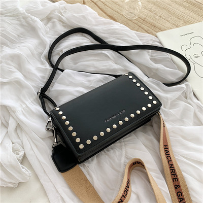 Mini geanta de dama moderna cu ochiuri si maner lat