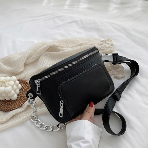 Sieviešu ikdienas soma ar rāvējslēdzējiem un metāla elementu