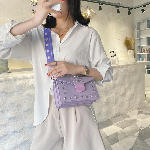 Stilīga sieviešu soma ar platu rokturi un cilpām