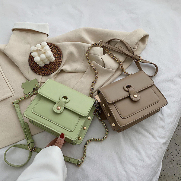 Mūsdienīga sieviešu soma ar garu rokturi un cilpām