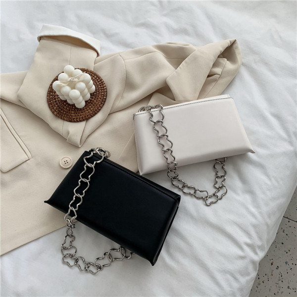 Geanta dama din piele ecologica pura model cu maner metalic