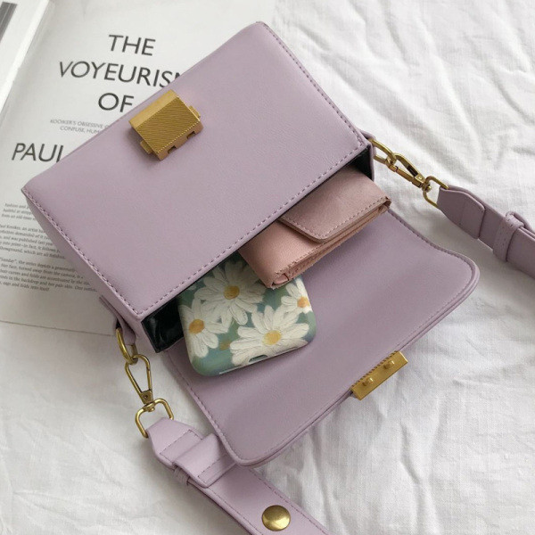 Geanta de dama la zi, model simplu cu element metalic