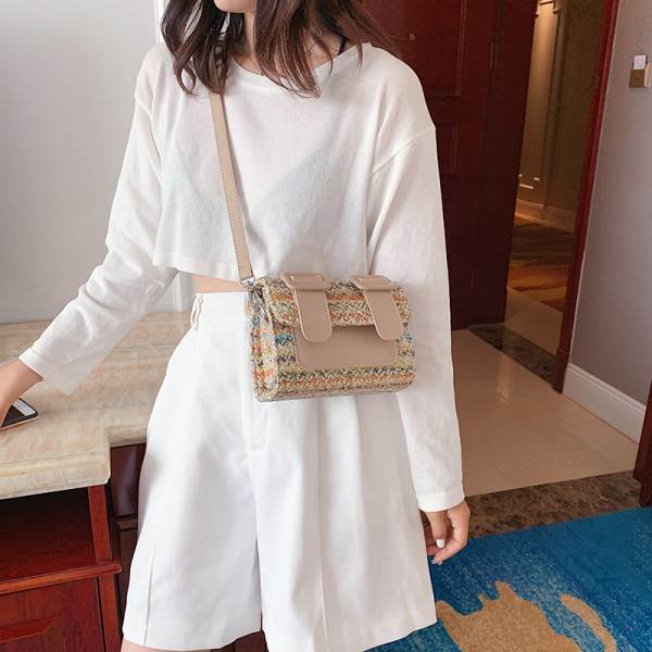 Geanta de dama moderna tricotata cu maner lung