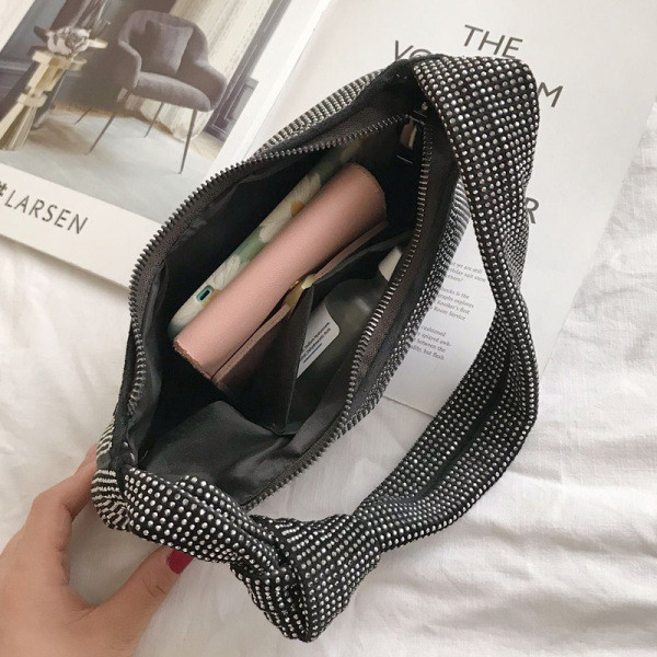 Moodne tõmbluku ja aasadega naiste kott