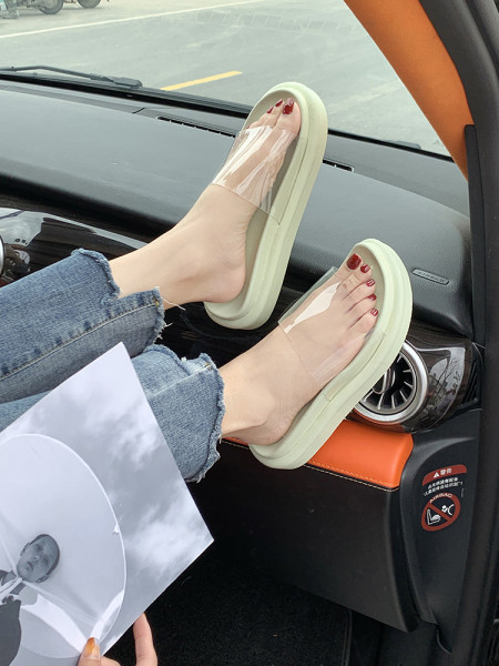 Papuci de dama cu talpa inalta si curea din silicon