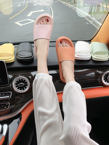 Papuci de dama cu bareta de piele si talpa inalta