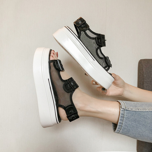 Sandale de dama moderne cu platforma si catarame