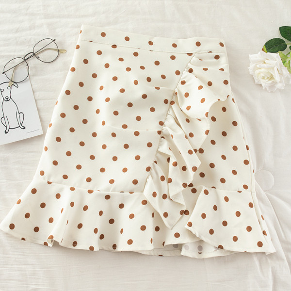 Moodne naiste täpiline kõrge vöökoha ja lokkidega seelik