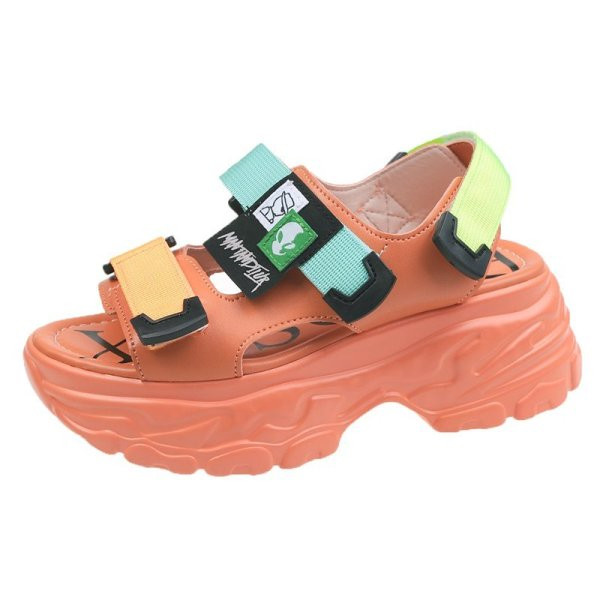 Sandale de dama actuale cu talpa aspra si petice