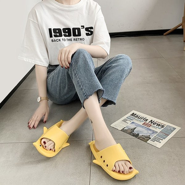 Papuci de dama cu element 3D potriviti pentru plaja