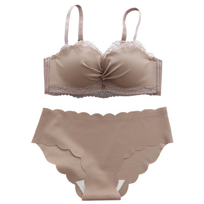 Set de lenjerie de damă elegant din două piese cu dantelă