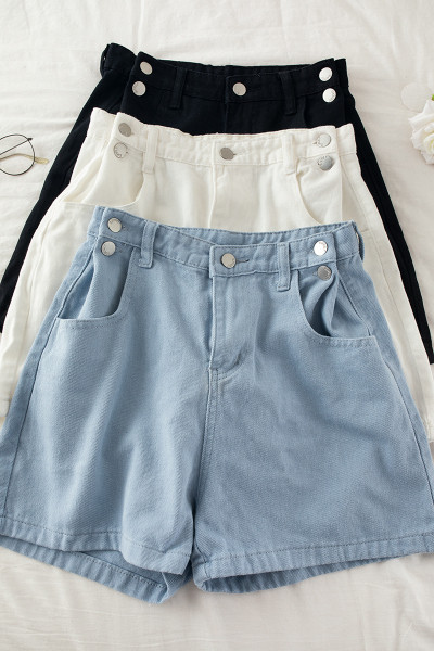 Naiste lühikesed nööpide ja taskutega teksad