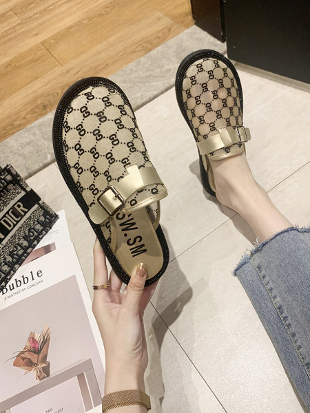 Papuci de damă cu aplicație și talpă plată