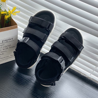 Σπορ και casual γυναικεία σανδάλια με velcro