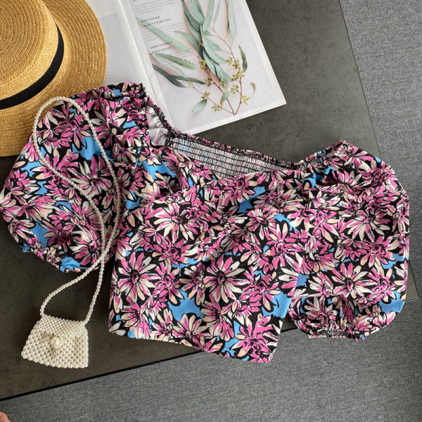 Bluză de damă modernă cu model floral și mâneci bufante