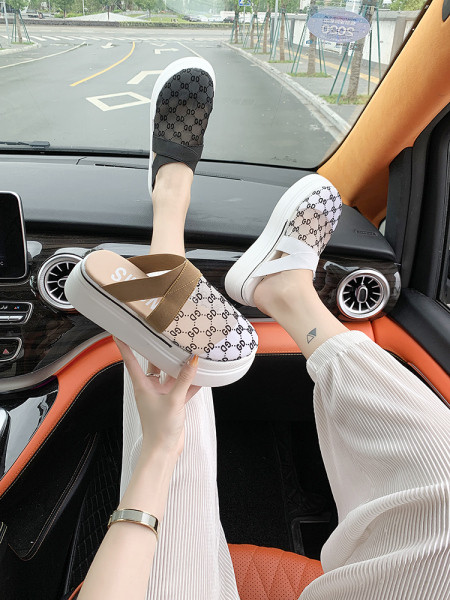 Model nou de papuci de damă cu talpă plată înaltă