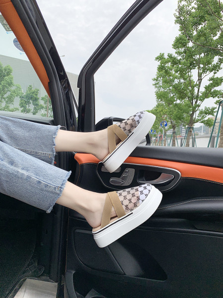 Model nou de papuci de damă cu talpă plată înaltă