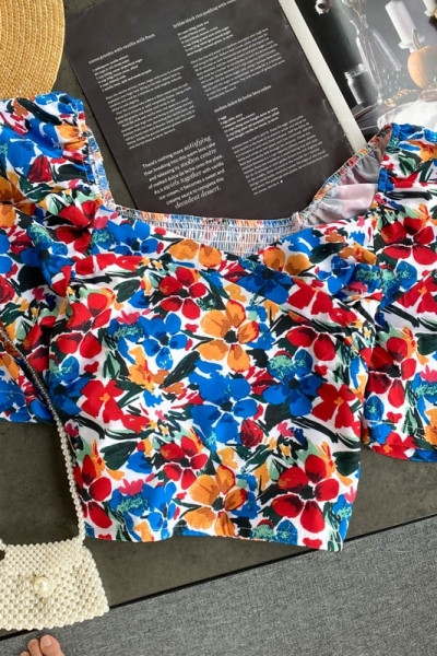 Bluza de dama scurta actuala cu model floral