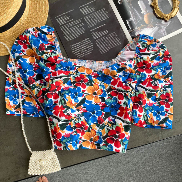 Bluza de dama scurta actuala cu model floral