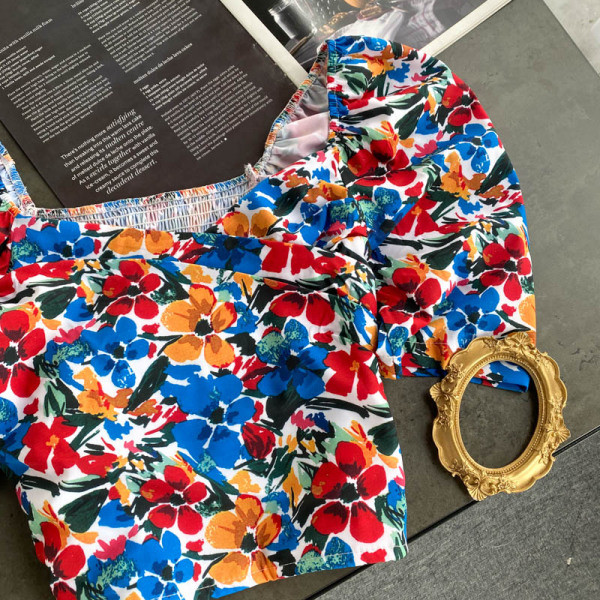 Bluza de dama scurta actuala cu model floral