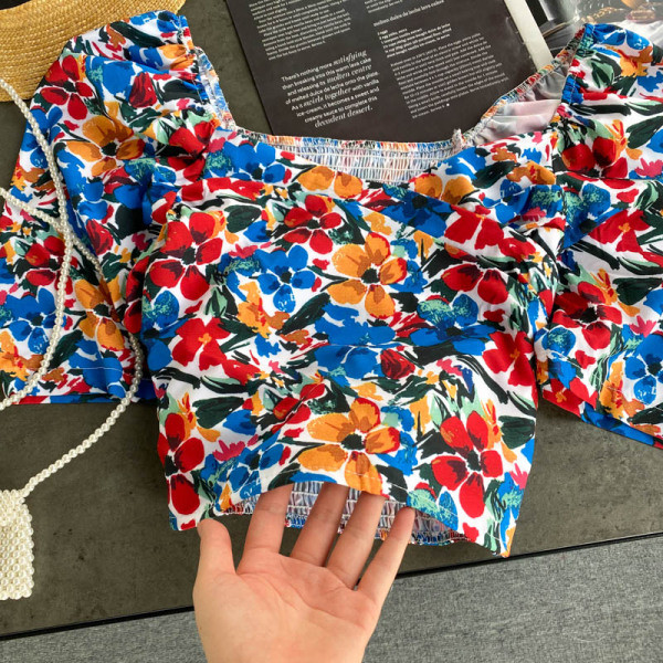 Bluza de dama scurta actuala cu model floral