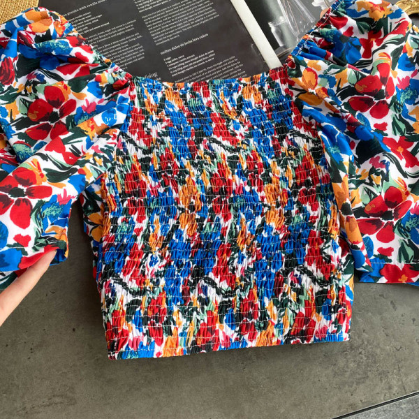 Bluza de dama scurta actuala cu model floral