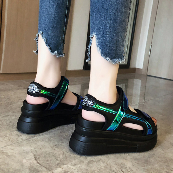 Modernas sieviešu mākslīgās ādas sandales ar platformu