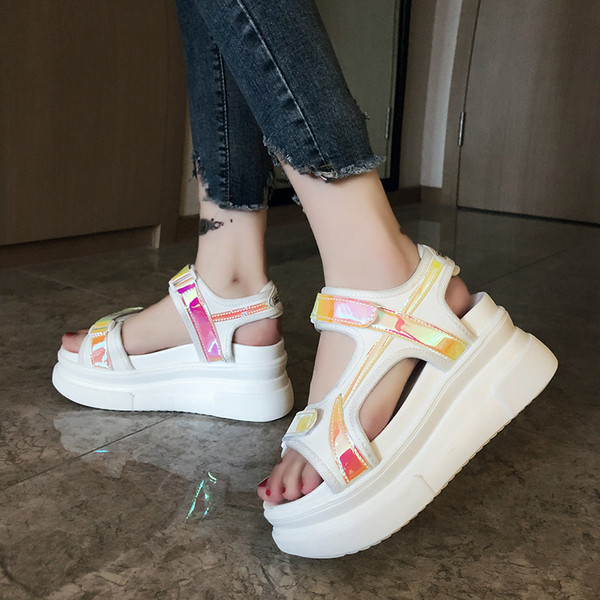 Modernas sieviešu mākslīgās ādas sandales ar platformu