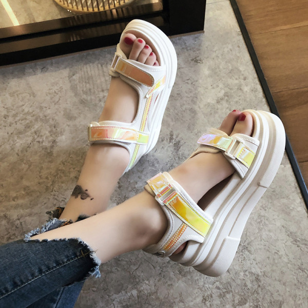 Modernas sieviešu mākslīgās ādas sandales ar platformu