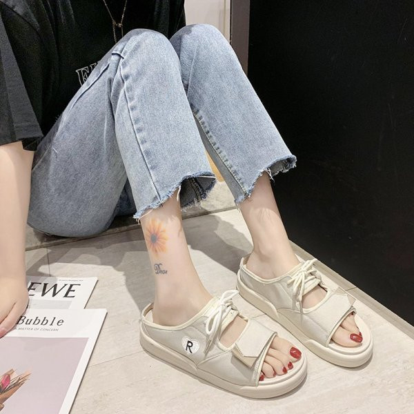 Sieviešu čības ar saišu elementu