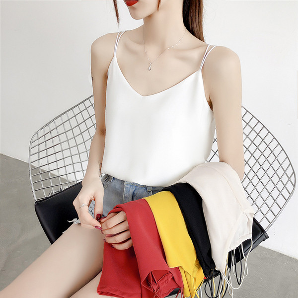 Maieu modern de damă, cu bretele subțiri și decolteu spitz