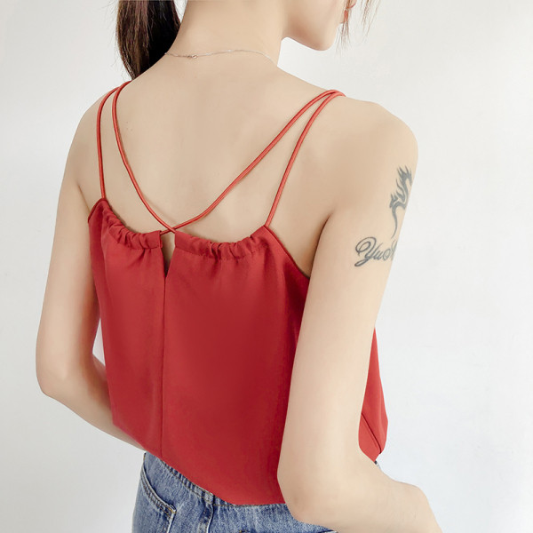 Maieu modern de damă, cu bretele subțiri și decolteu spitz