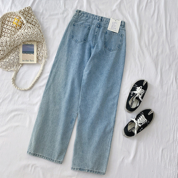 Moodsad kõrge vöökohaga naiste teksad - kaks mudelit