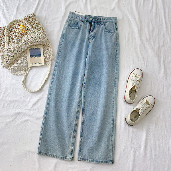 Moodsad kõrge vöökohaga naiste teksad - kaks mudelit