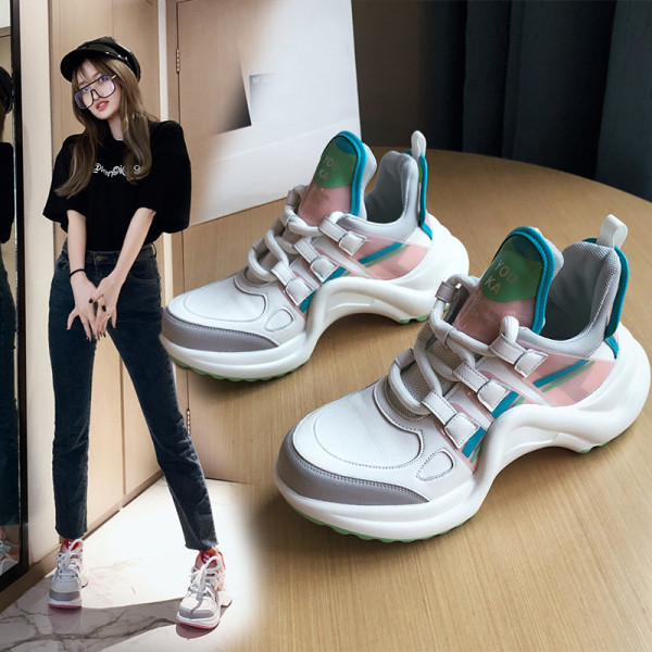 Model nou de adidasi de dama actuali cu talpa aspra