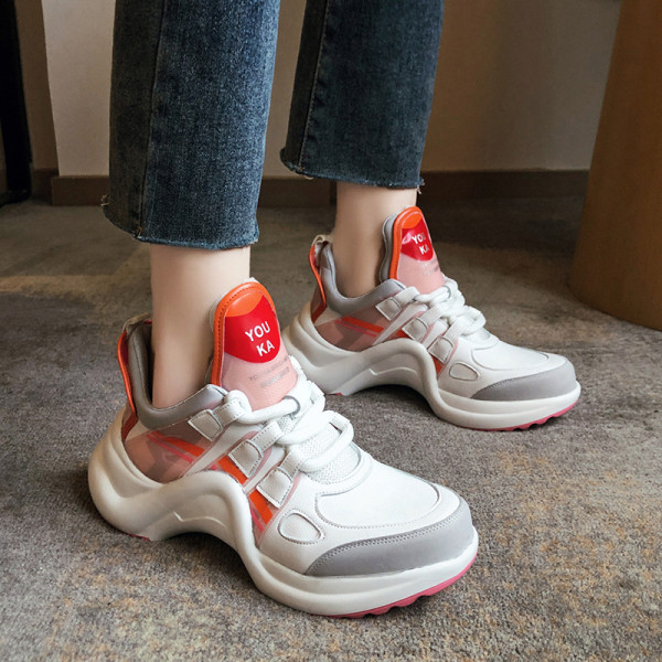 Model nou de adidasi de dama actuali cu talpa aspra