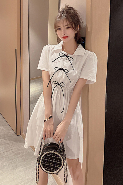 Rochie de damă din șifon cu mâneci scurte și panglici