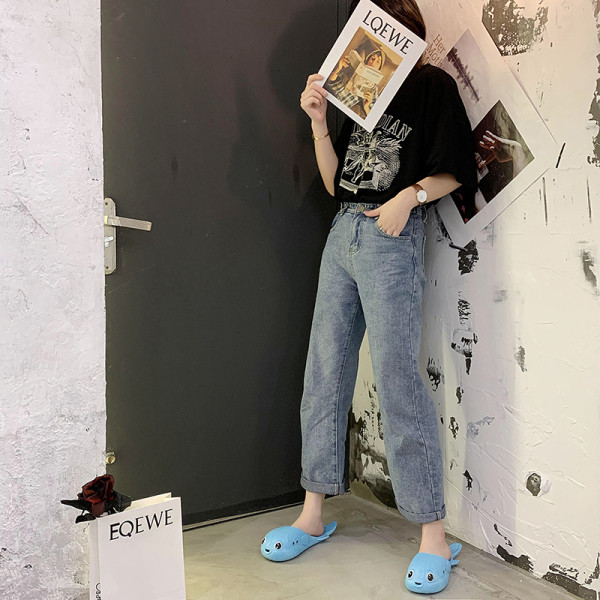 Jauns sieviešu gumijas vannas istabas čību modelis ar 3D elementiem