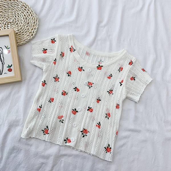 Naiste vabaaja nööpide ja ovaalse kaelusega T-särk