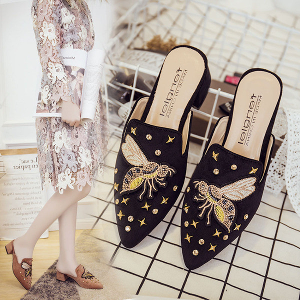 Papuci de damă cu model ascuțit cu broderie colorată