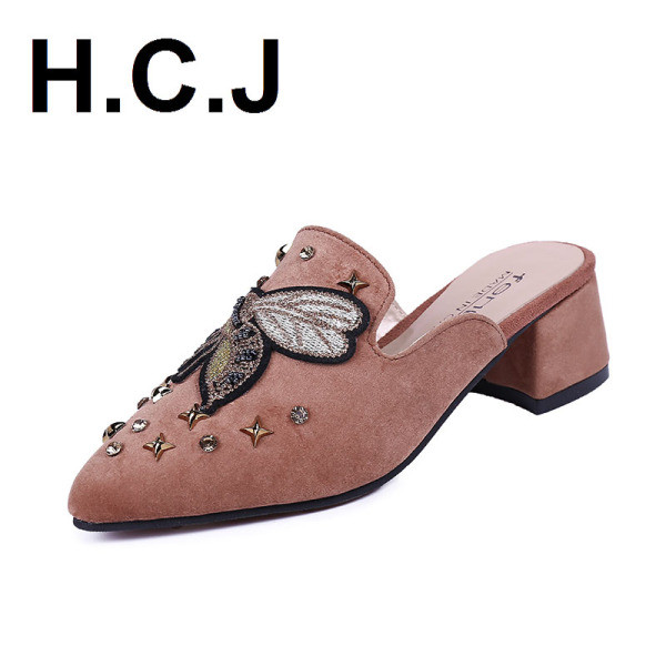 Papuci de damă cu model ascuțit cu broderie colorată