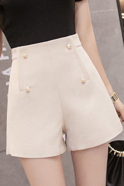 Naiste lühikesed püksid kõrge vöökoha ja nööpidega