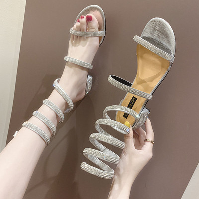 Актуални дамски сандали с дебел ток и камъни