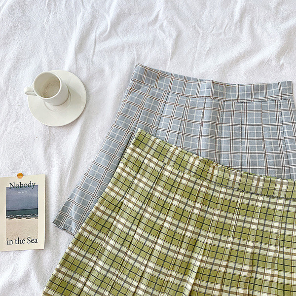 Fusta de dama plisata in stil retro cu talie inalta