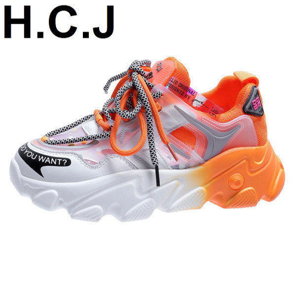 Model nou de adidasi de dama cu talpa aspra si colorata