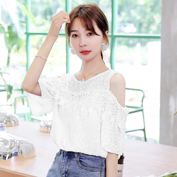 Bluza de dama cu elemente din dantela si decolteu oval